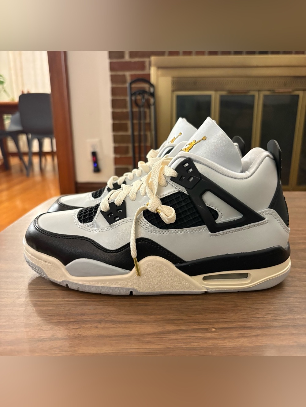 Brand new never worn Grade School Jordan 4 in platinum gold. Size 7Y